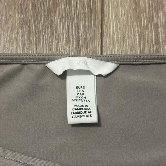 H&M Women’s Taupe Tank Top - Picture 3 of 3